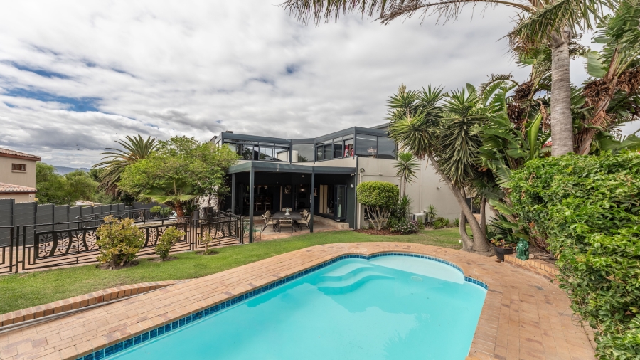 5 Bedroom Property for Sale in Flamingo Vlei Western Cape